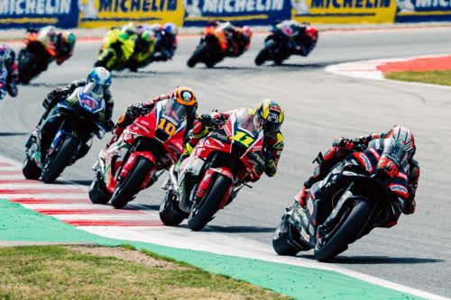 Marco Bezzecchi führt das Feld an auf der Aprilia RS-GP – MotoGP Catalunya GP Barcelona 2026 Rennaction