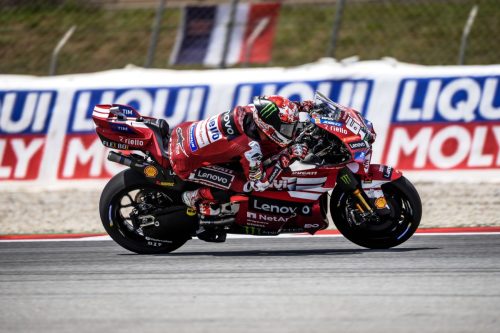 Francesco Bagnaia auf der Ducati Desmosedici GP26 Seitenansicht – MotoGP Catalunya GP Barcelona 2026