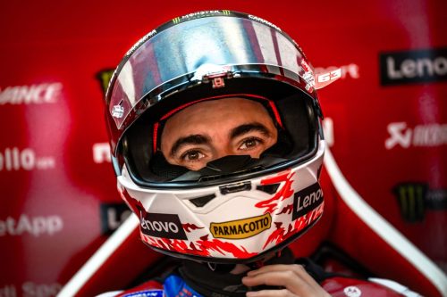 Francesco Bagnaia Helmporträt Suomy Helm in der Ducati Lenovo Team Box – MotoGP Catalunya GP Barcelona 2026