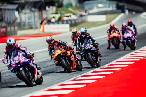 Enea Bastianini auf der KTM RC16 im Pulk – MotoGP Catalunya GP Barcelona 2026 Rennaction