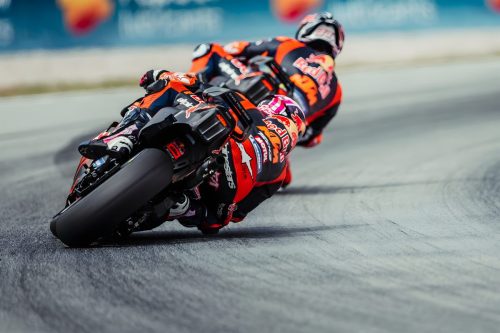 Enea Bastianini auf der Red Bull KTM RC16 in Fahrt – MotoGP Catalunya GP Barcelona 2026
