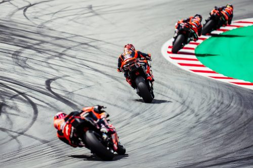 Maverick Vinales auf der Red Bull KTM RC16 am Kurveneingang – MotoGP Catalunya GP Barcelona 2026