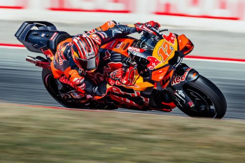 Maverick Vinales auf der Red Bull KTM RC16 am Kurvenausgang – MotoGP Catalunya GP Barcelona 2026