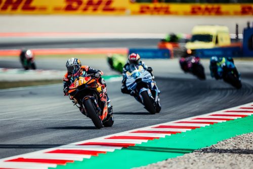 Pedro Acosta führt auf der KTM RC16 vor Gruppe – MotoGP Catalunya GP Barcelona 2026