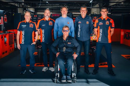 Red Bull KTM Tech3 Teamfoto in der Box – MotoGP Catalunya GP Barcelona 2026