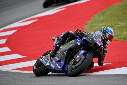 Alex Rins auf der Yamaha YZR-M1 in Schräglage am Kurveneingang – MotoGP Catalunya GP Barcelona 2026