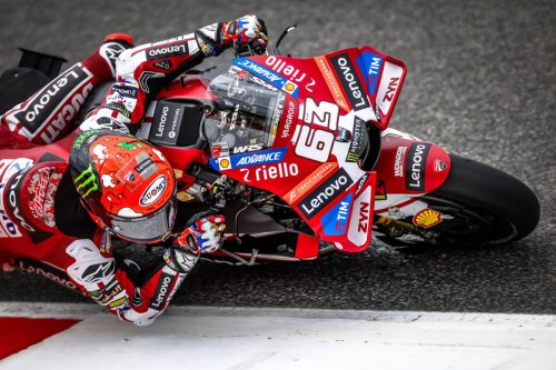 Francesco Bagnaia auf der Ducati Desmosedici GP26 in Schraglage Nahaufnahme – MotoGP Italien GP Mugello 2026