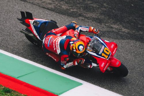 Luca Marini auf der Honda RC213V in Schraglage von oben – MotoGP Italien GP Mugello 2026