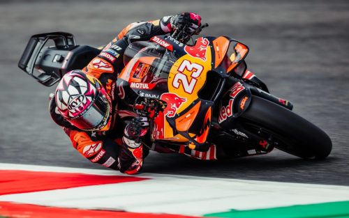 Enea Bastianini auf der KTM RC16 in Schraglage – MotoGP Italien GP Mugello 2026