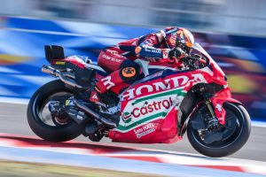 Luca Marini in der Seitenansicht mit mitgezogenem Hintergrund auf der Honda RC213V – MotoGP San-Marino-GP Misano 2026