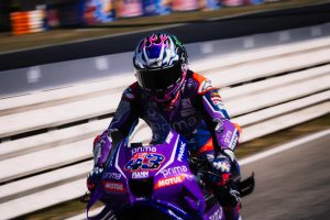 Jack Miller in der Frontansicht auf der lila Yamaha YZR-M1 von Prima Pramac – MotoGP San-Marino-GP Misano 2026