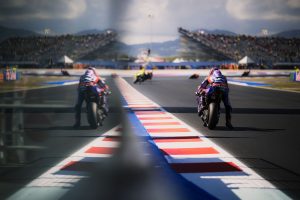 Zwei Fahrer von Prima Pramac Yamaha von hinten auf der Zielgeraden von Misano vor vollen Tribünen – MotoGP San-Marino-GP 2026