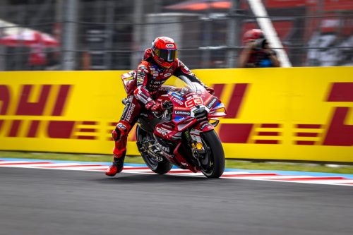 Marc Marquez auf der Ducati Desmosedici GP26 in voller Fahrt – MotoGP Ungarn GP Balaton Park 2026