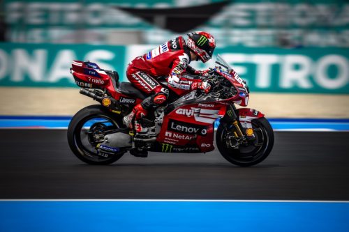 Francesco Bagnaia auf der Ducati Desmosedici GP26 in der Kurve – MotoGP Ungarn GP Balaton Park 2026