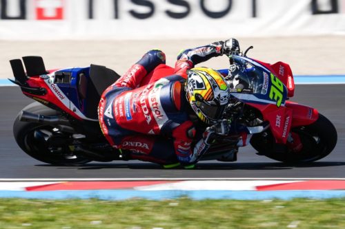 Joan Mir auf der Honda RC213V in tiefer Schräglage mit Knie am Asphalt – MotoGP Ungarn GP Balaton Park 2026