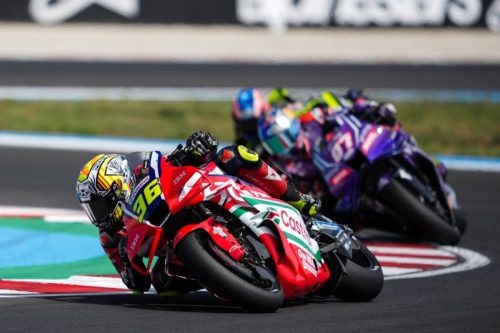 Joan Mir auf der Honda RC213V vor einem Verfolger auf der Strecke – MotoGP Ungarn GP Balaton Park 2026
