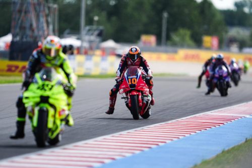 Luca Marini auf der Honda RC213V im Zweikampf auf der Strecke – MotoGP Ungarn GP Balaton Park 2026