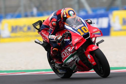Luca Marini auf der Honda RC213V in Schräglage in der Kurve – MotoGP Ungarn GP Balaton Park 2026