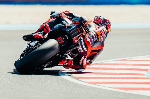 Maverick Vinales auf der Tech3-KTM RC16 in enger Schräglage, Nahaufnahme – MotoGP Ungarn GP Balaton Park 2026