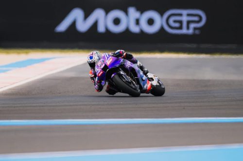 Toprak Razgatlioglu auf der Pramac-Yamaha YZR-M1 vor MotoGP-Bande – MotoGP Ungarn GP Balaton Park 2026