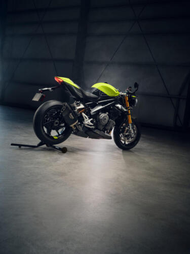 OE_SpeedTriple1200RX_MY25_18696_JP