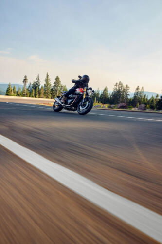 OE_SpeedTwin1200RS_MY25_004114_JP