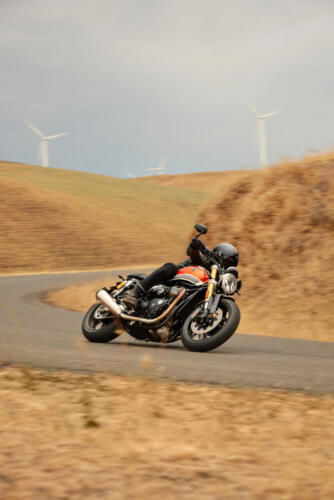 OE_SpeedTwin1200RS_MY25_006933_JP