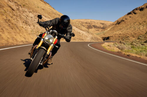 OE_SpeedTwin1200RS_MY25_012533_JP