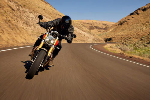 OE_SpeedTwin1200RS_MY25_012533_JP