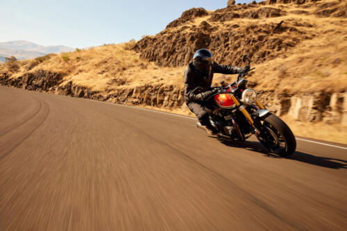 OE_SpeedTwin1200RS_MY25_012821_JP