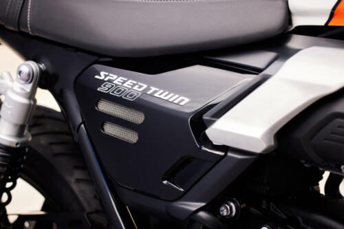 OE_SpeedTwin900_MY25_000193_JP