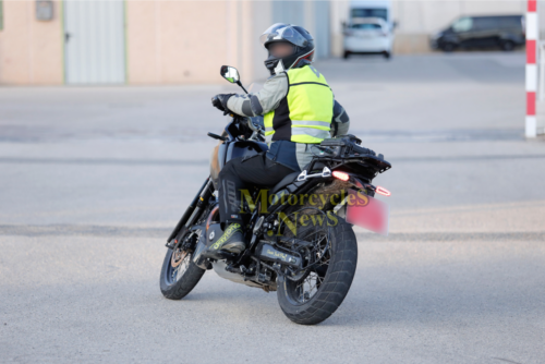 Royal Enfield Himalayan 650 Erlkönig 10