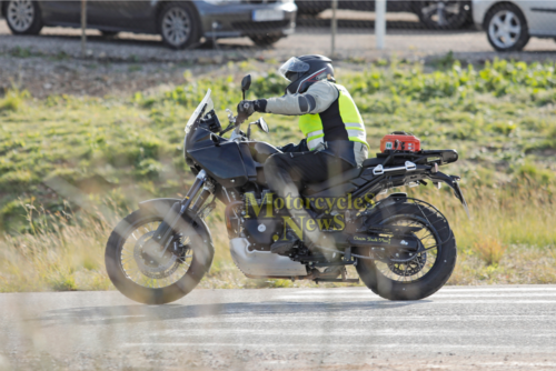 Royal Enfield Himalayan 650 Erlkönig 4
