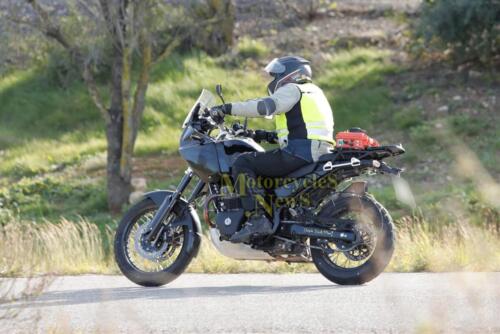 Royal Enfield Himalayan 650 Erlkönig 5