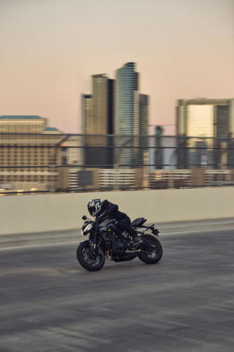 Street Triple R_MY23_20395_ML