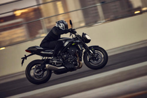 Street Triple R_MY23_20480_ML