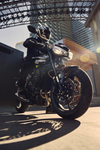Street Triple R_MY23_22357_ML