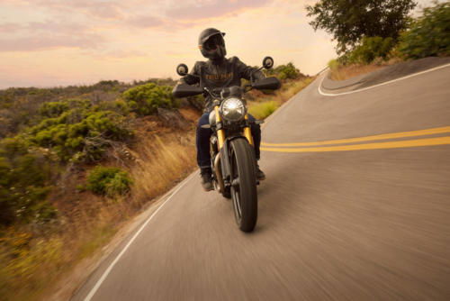 TH1_Scrambler 400X_MY24_1330_JP