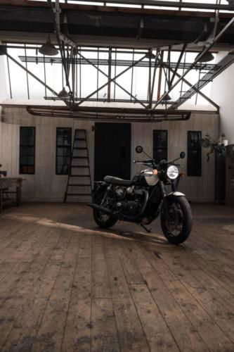 Triumph Bonneville T120 Black DGR Limited Edition (13)