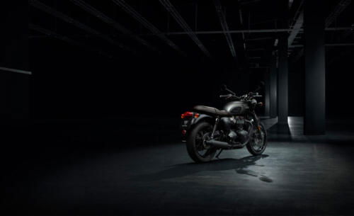 Triumph Bonneville T120 Black Silver Stealth Edition (1)
