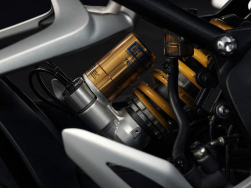 Triumph Speed Triple 1200 RR Bond Edition (2)