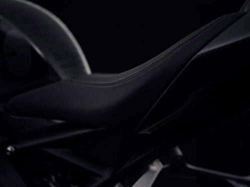 Triumph Speed Triple 1200 RR Bond Edition (8)