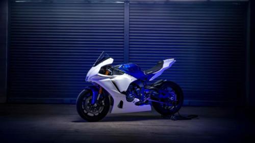 Yamaha R1 GYTR 2023 (14)