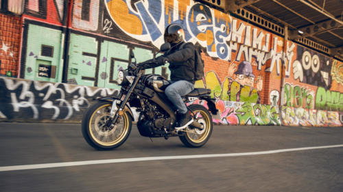 XSR125 Legacy Action images