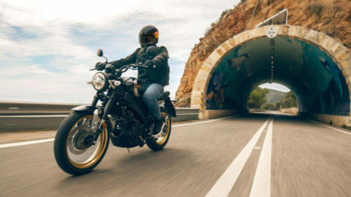 XSR125 Legacy Action images