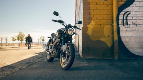 XSR125 Legacy Static