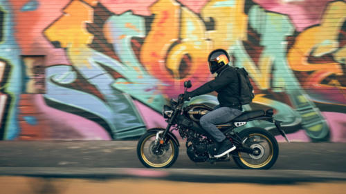 XSR125 Legacy Action images