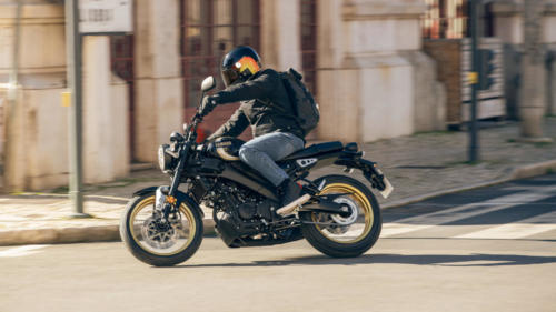 XSR125 Legacy Action images