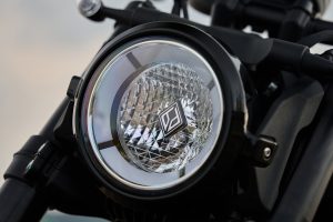 Benda Rock 707 2027 – Runder Scheinwerfer mit facettiertem Reflektor und Benda-Logo in der Mitte