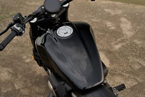Benda Rock 707 2027 – Draufsicht auf Tank, Tankdeckel und Lenker mit Rundinstrument